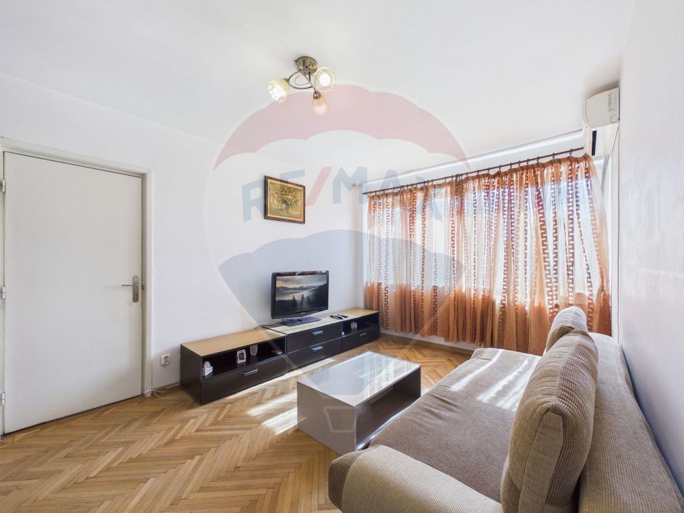 Apartament cu 2 camere de vanzare în zona Pajura