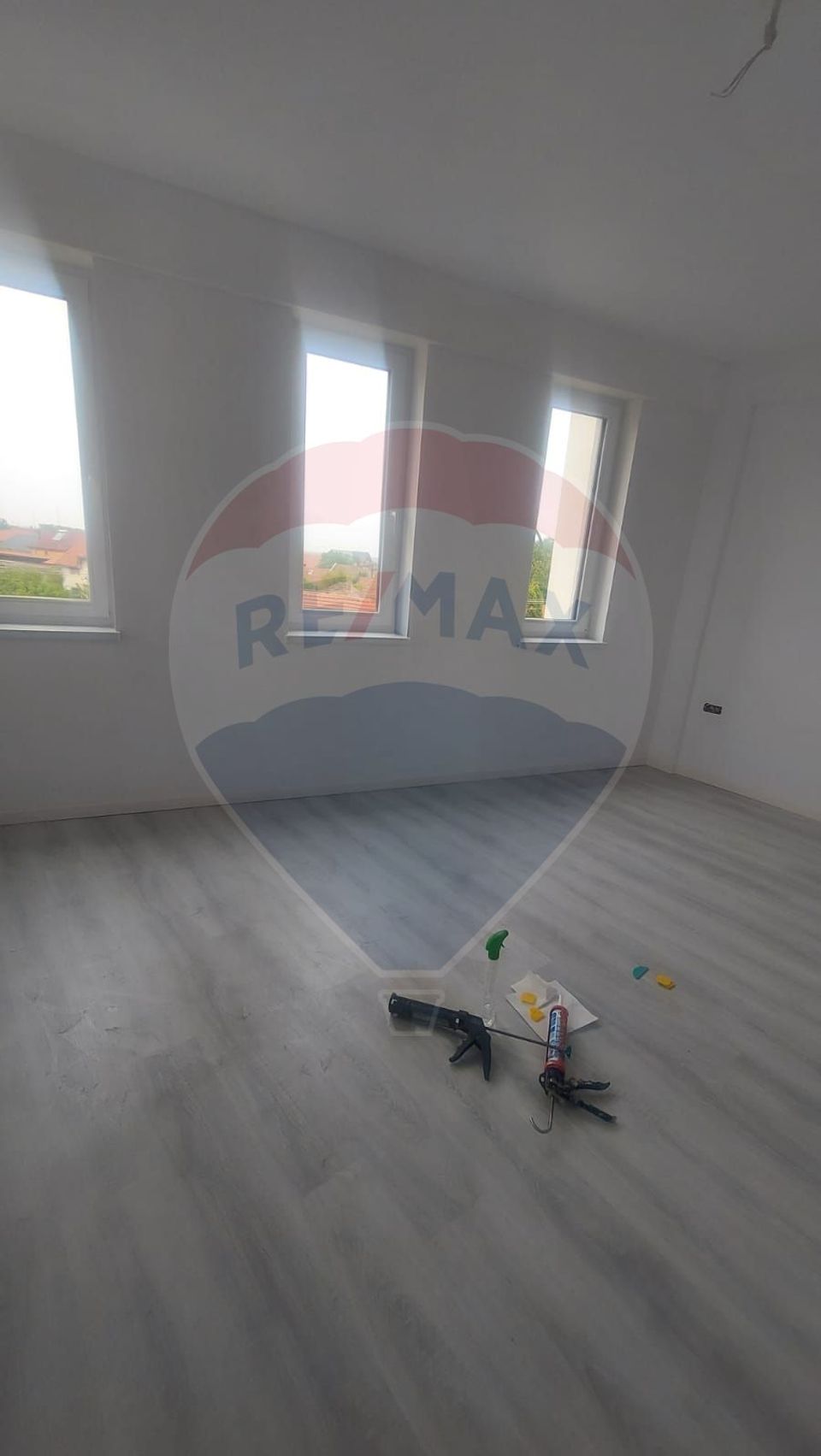 Apartament cu 3 camere, bloc nou,Micalaca