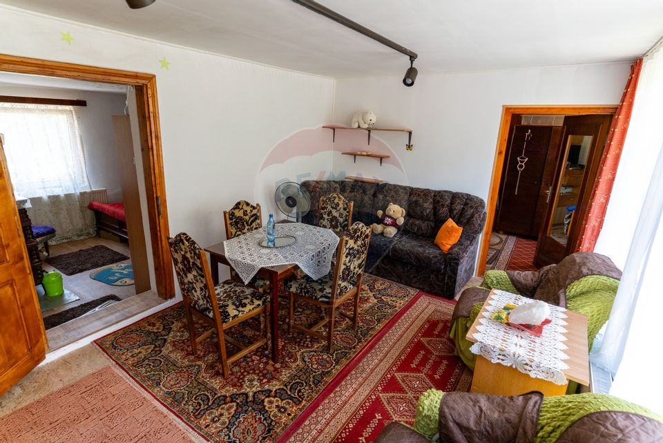 Casă / Vilă cu 10 camere amplasate in 2 corpuri de cladire de vanzare