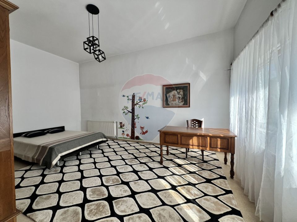 8 room House / Villa for sale