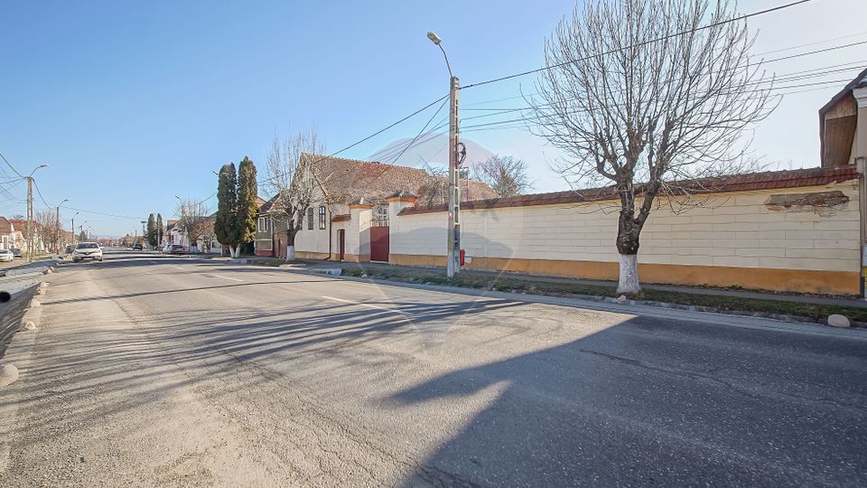 Casă de vânzare în centrul localității Prejmer, teren 5.055 mp!
