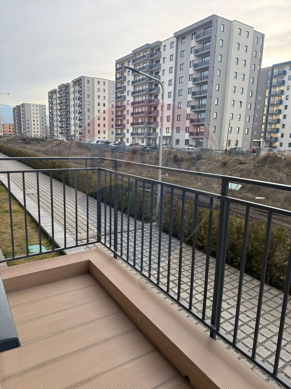 Apartament cu 3 camere, 2 bai și loc de parcare