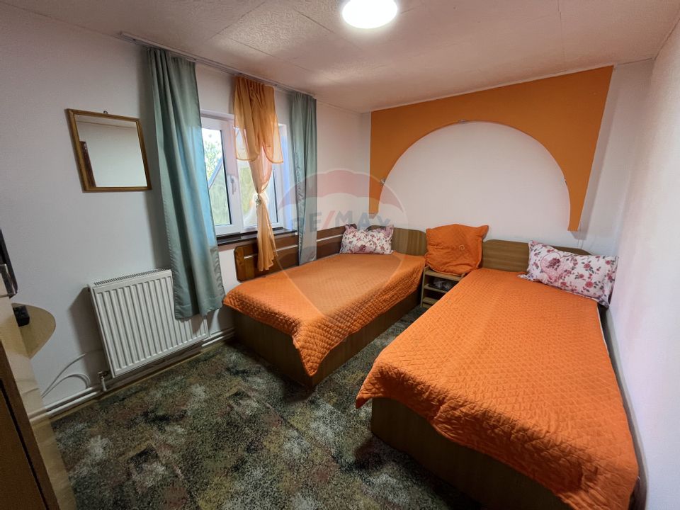 Pensiune de vânzare in vârf de munte la Ciocanu - lângă Sirnea