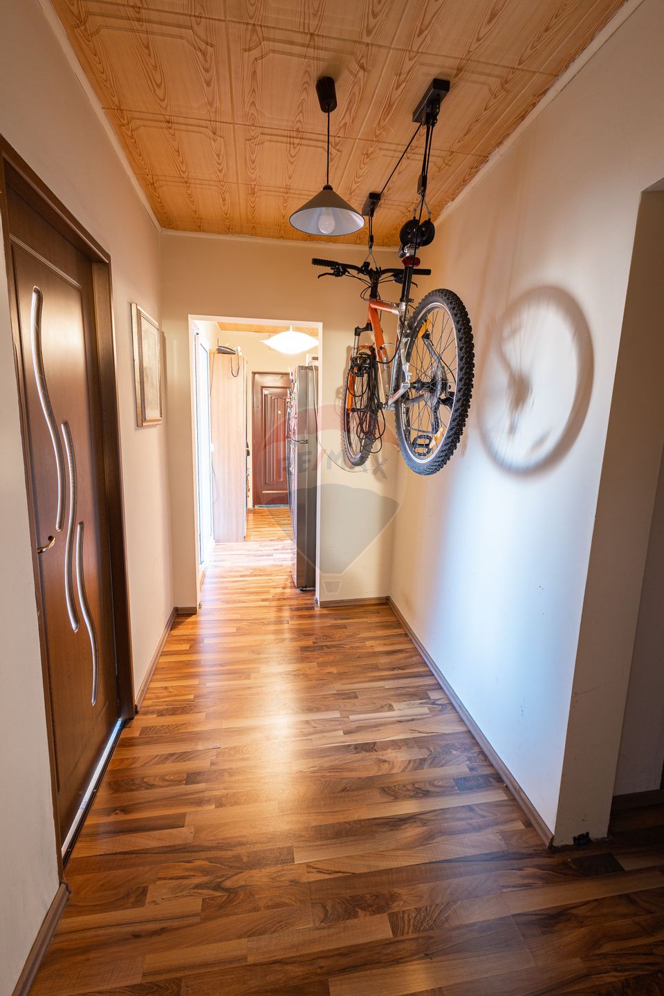 Apartament cu 5 camere de vânzare în zona Cetate