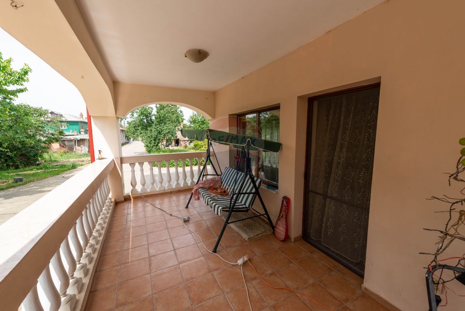 Casa - Vila de vanzare, 10 camere, teren 1800mp, Bacu, Joita