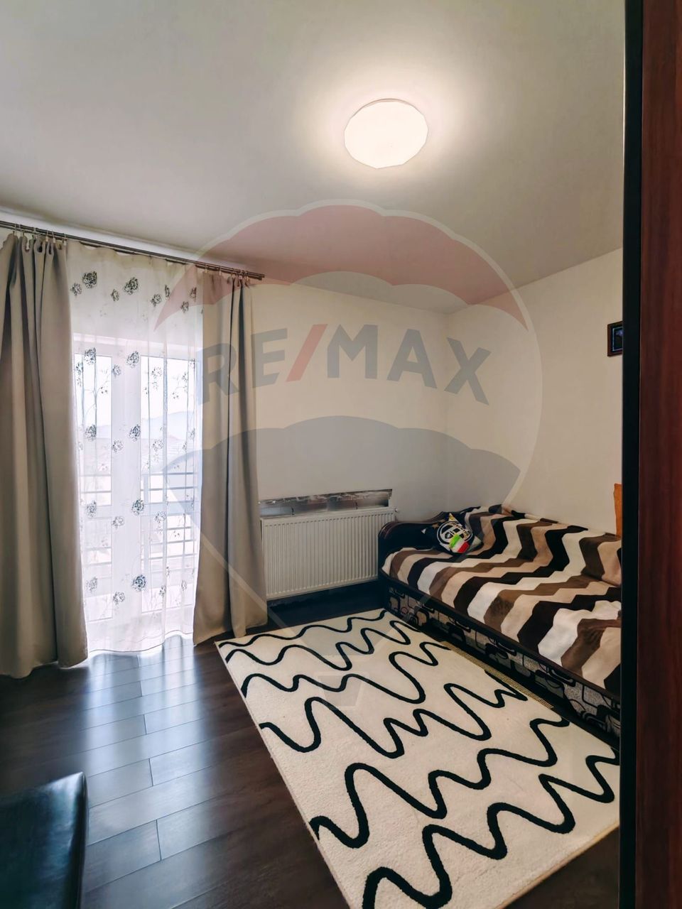 Casă / Vilă cu 4 camere de închiriat