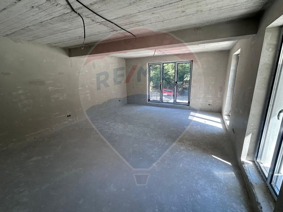 VILA NOUA DE VANZARE in zona Parcul Mare (Regina Maria)