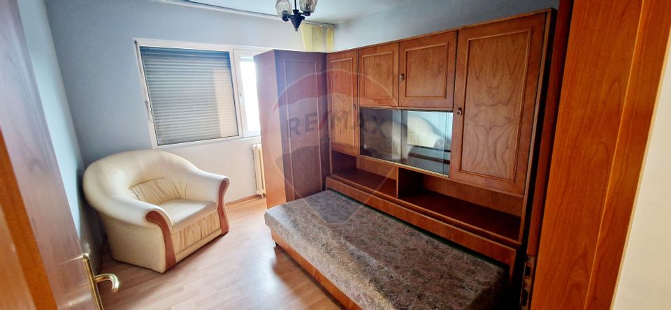 Apartament cu 3 camere de închiriat în zona Aurel Vlaicu