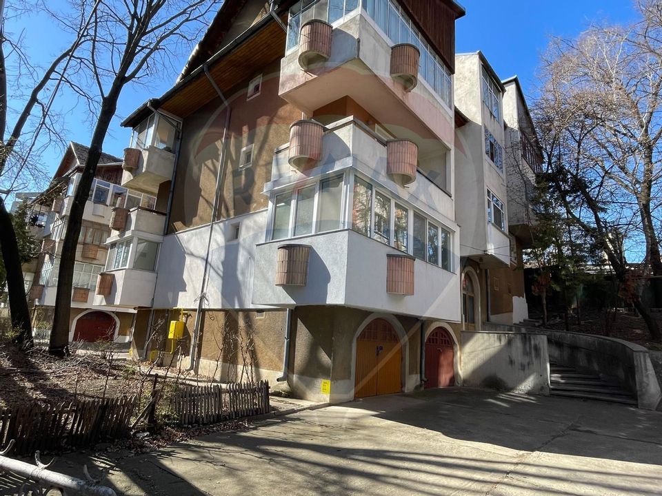 Apartament de vanzare la vile - garaj - boxa parter in acte