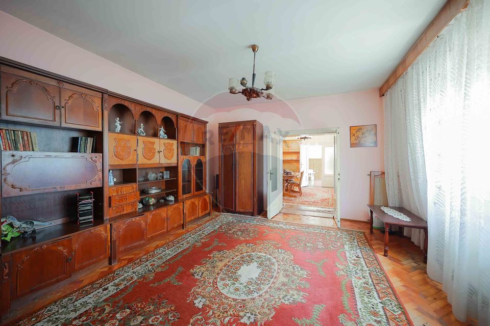 Casă cu 5 camere,489 mp teren de vânzare, în zona Ioșia, Prima Shops