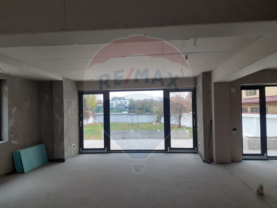 Villa 9 rooms, 520 sqm, Lake Mogosaia, 520 sqm