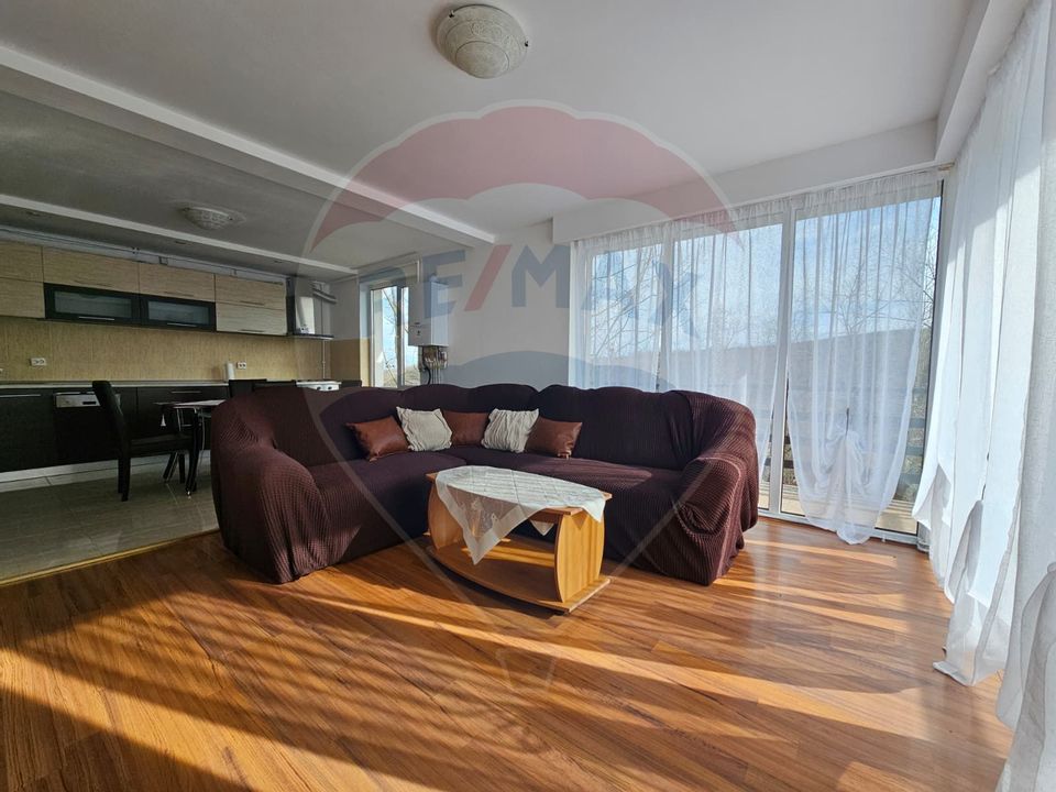 Inchiriez apartament spatios cu 4 camere, 2 bai, parcare in Gheorgheni