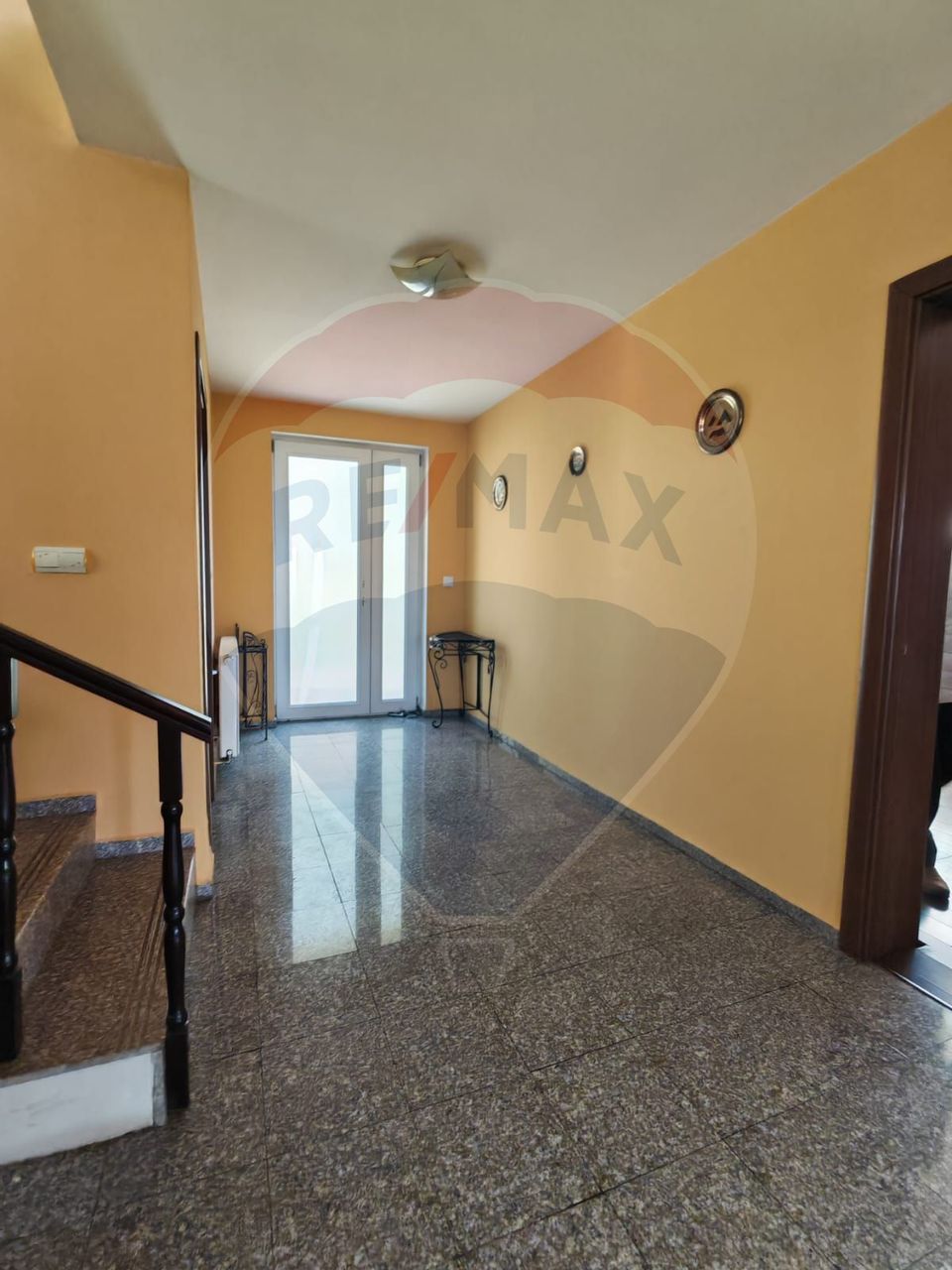 Casă / Vilă cu 5 camere de vânzare