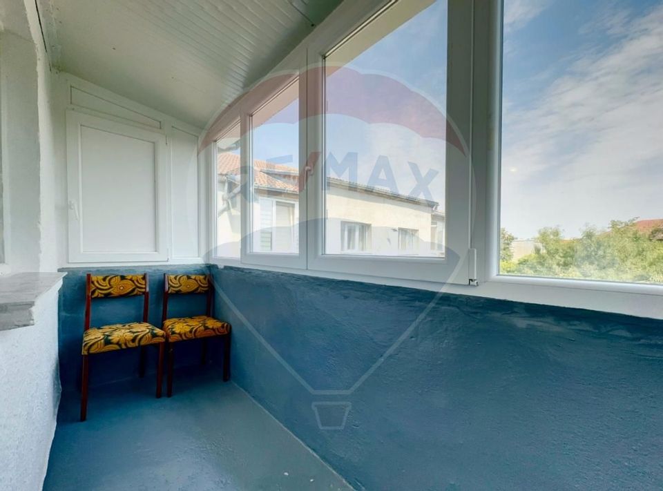 Apartament cu 3 camere de vânzare în zona Aradului