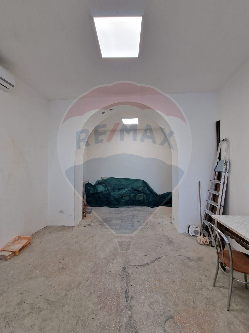 37.2sqm commercial space for rent in the Eroii Revolutiei area