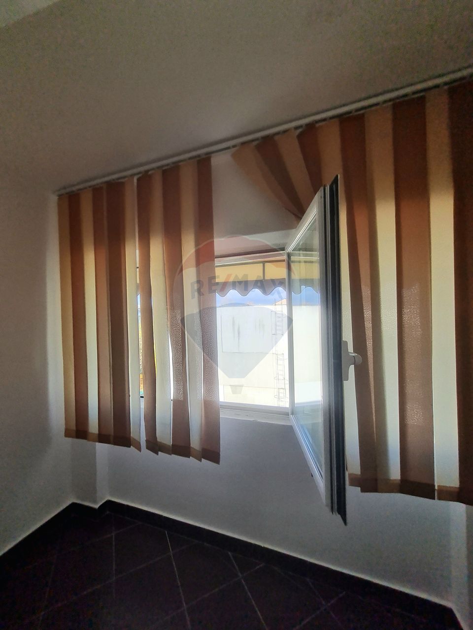 Apartament cu 3 camere de inchiriat