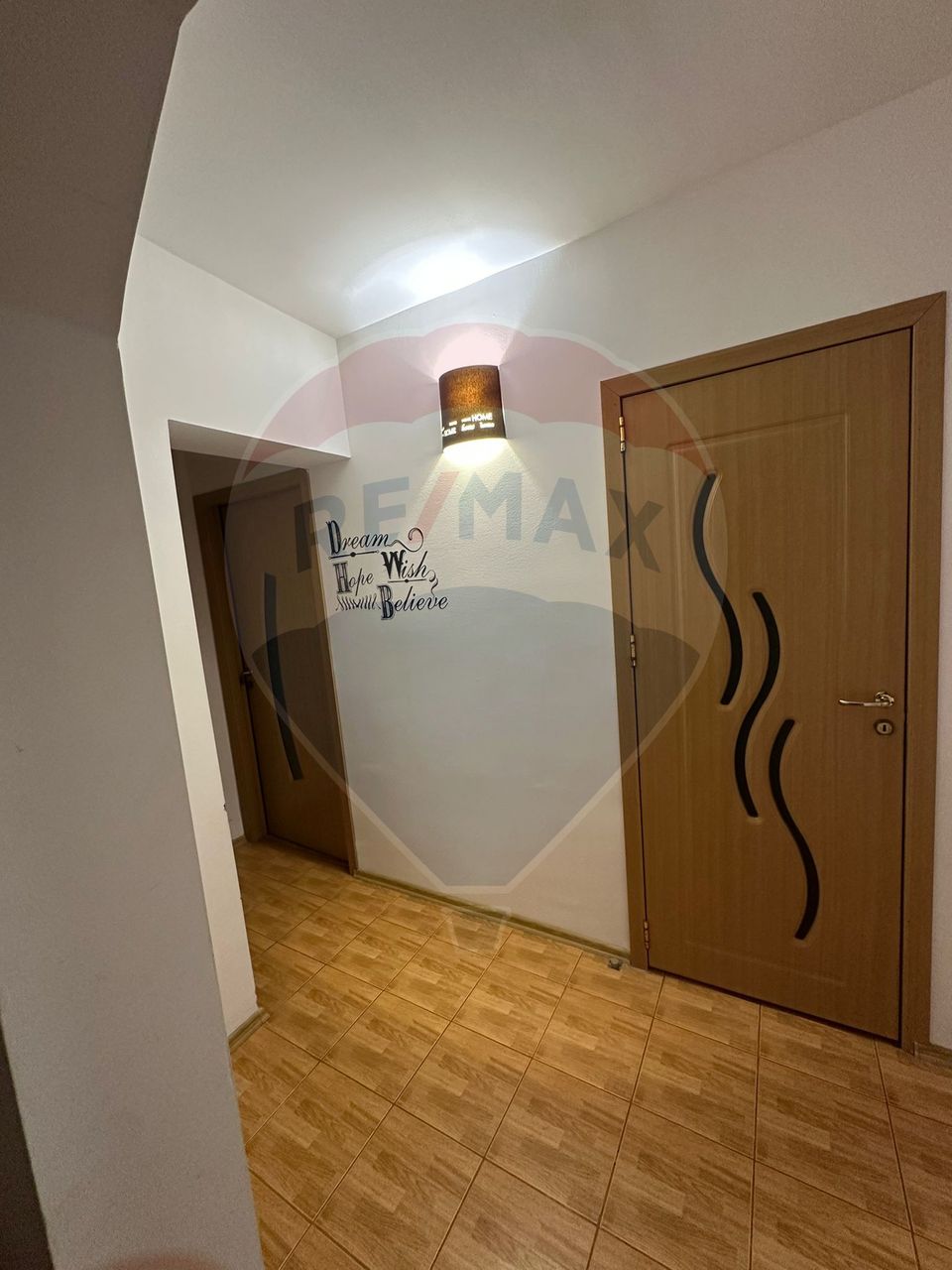 Apartament cu 2 camere de vânzare în zona Lapus Arges