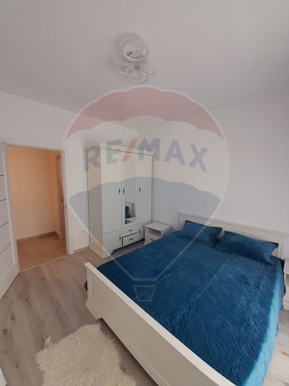 Apartament cu 3 camere de închiriat în zona Vest