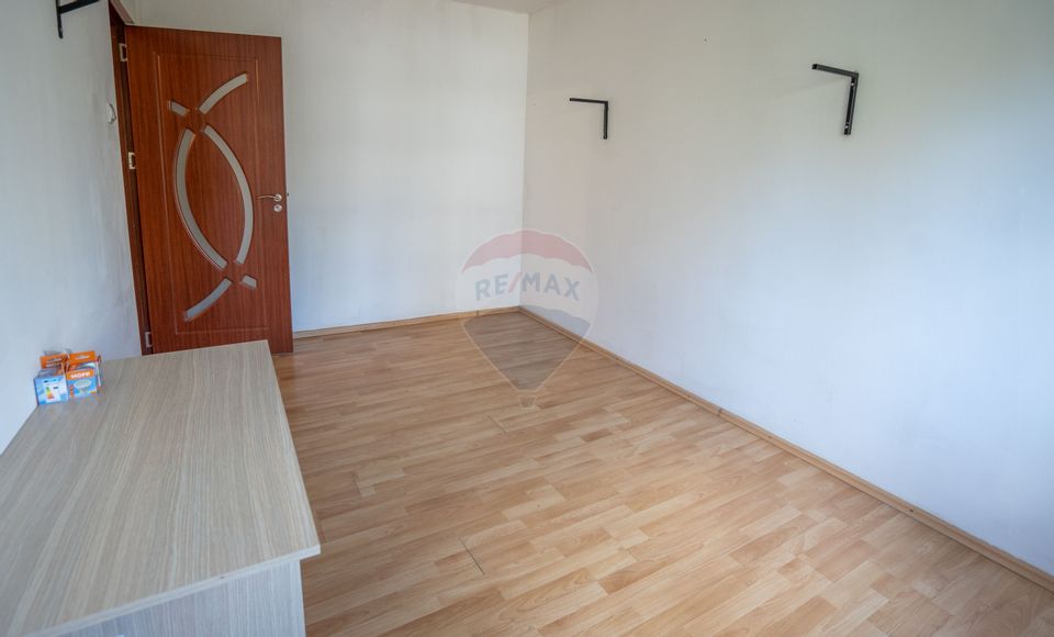 6.3sq.m Commercial Space for rent, Astra area