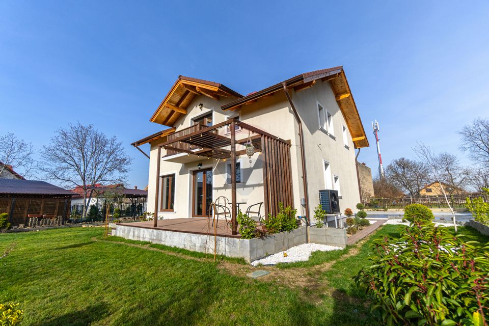 CASE NOI ÎN ARHITECTURĂ ALPINO-MODERNĂ CU ALEE PRIVATA | CRISTIAN