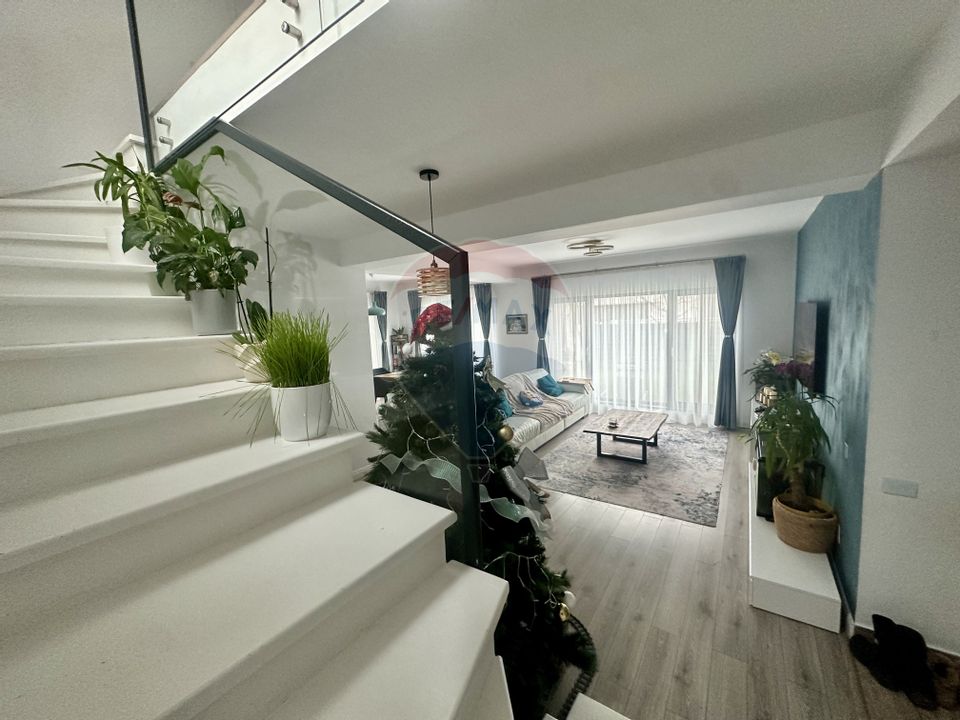 Vilă de vânzare - Tunari