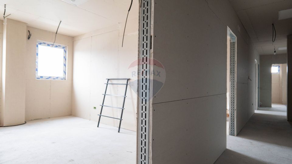 Hala de închiriat 1.800 mp cu teren 5.000 mp - Acces rapid la centura