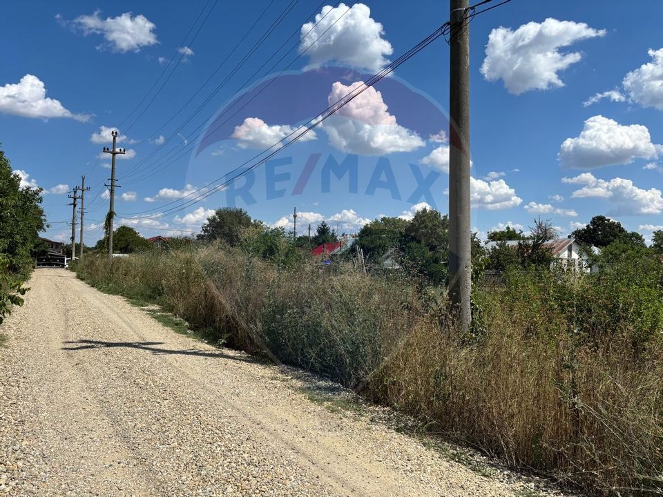 Teren intravilan 1.400mp Izvorani (IF), drum asfaltat, la 3 min de DN1