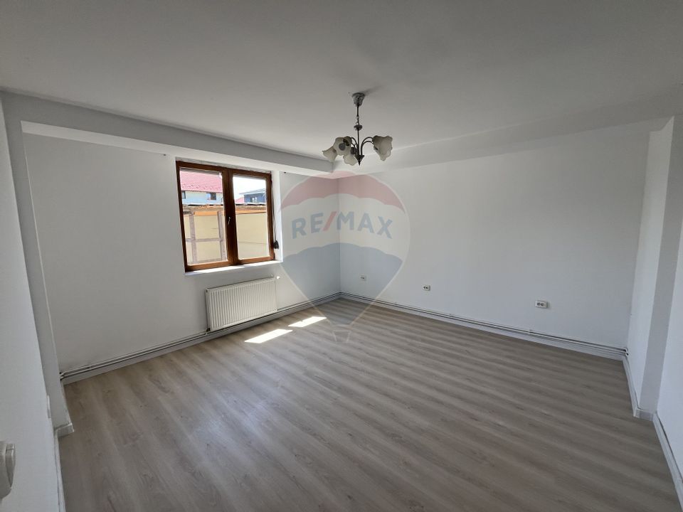 Casă cu 6 camere de vânzare în Pitești