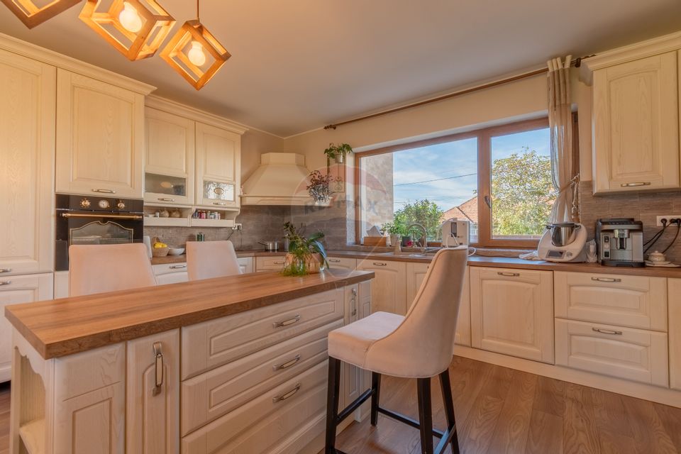 Proprietate exclusivista de vanzare: 2 case | 9 camere | 2000 mp teren