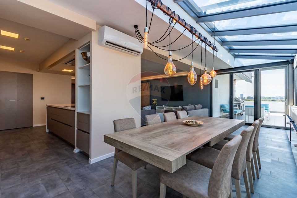 Penthouse panoramic view in Green Lake Residence