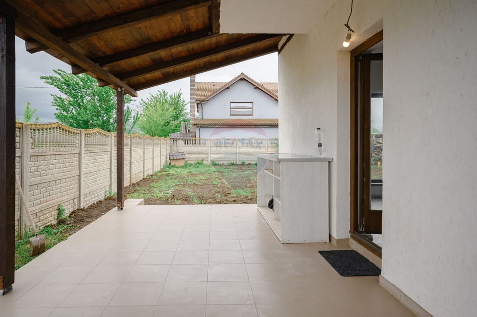Rezervata! Casă individuală și luminoasă cu 4 camere în Tărlungeni
