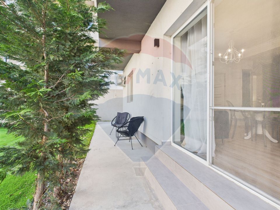 De vanzare | LUX |  Navodari | 3 camere | 300m plaja |