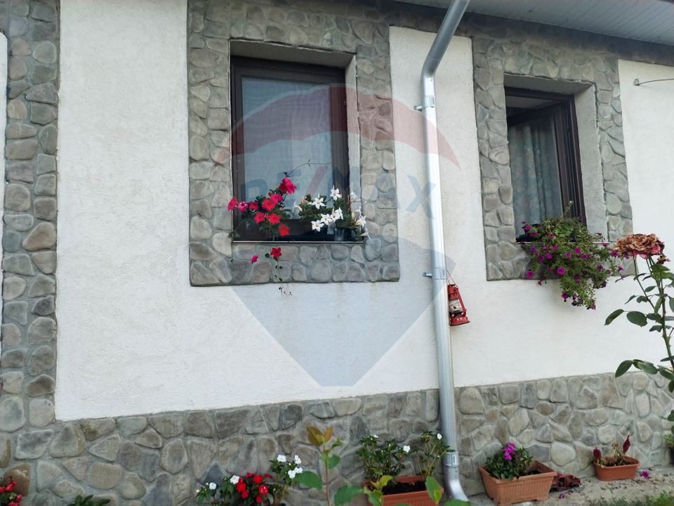 Casă individuală cu teren de 3.414 mp, Comuna Comarna