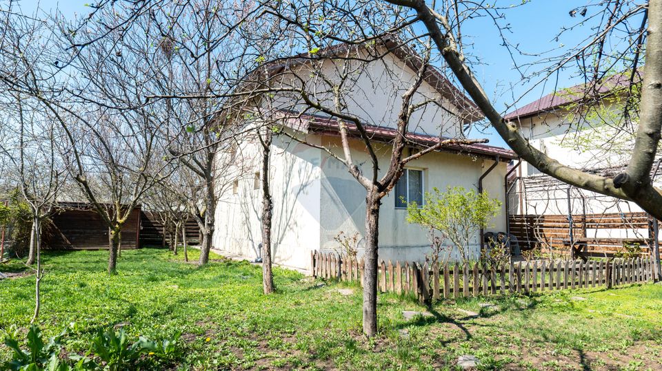 Vanzare vilă Bacu P+1+Pod, livadă, acces rapid A0/A1/Centură