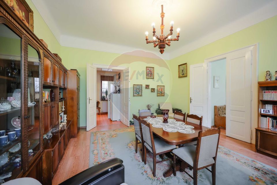 Casă cu 7 camere de vânzare în zona Ultracentrală