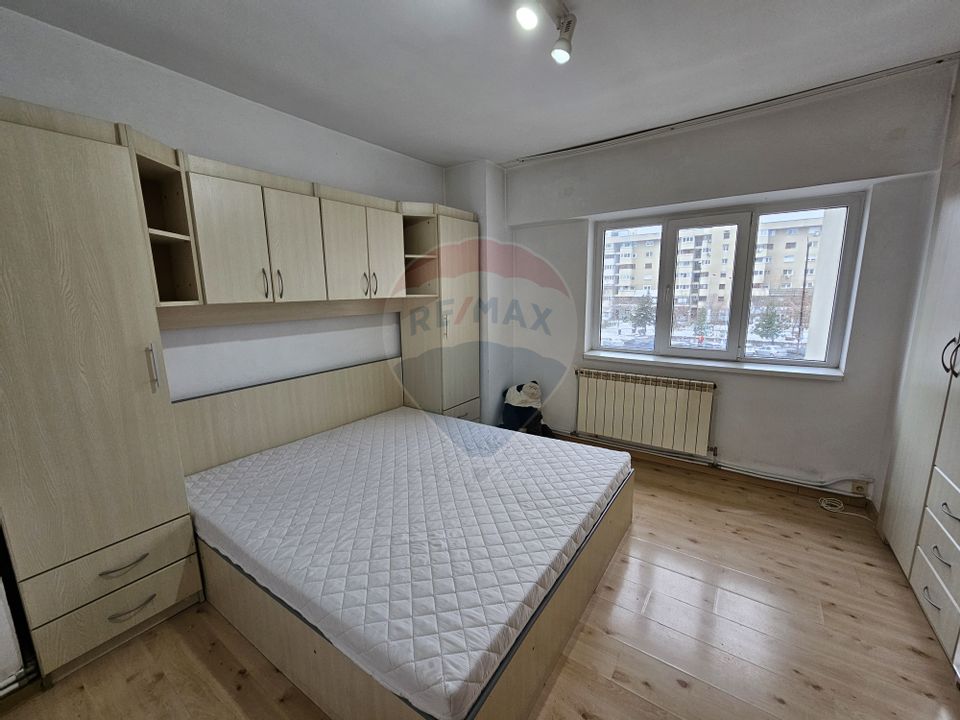 Apartament cu 3 camere, zona ultracentrală - str 9 Mai