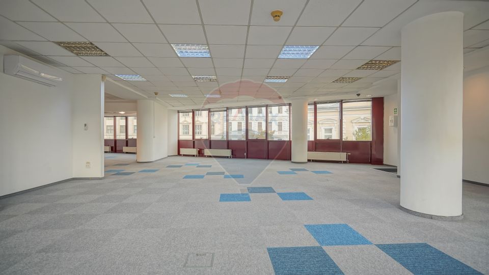 230sq.m Office Space for rent, Ultracentral area