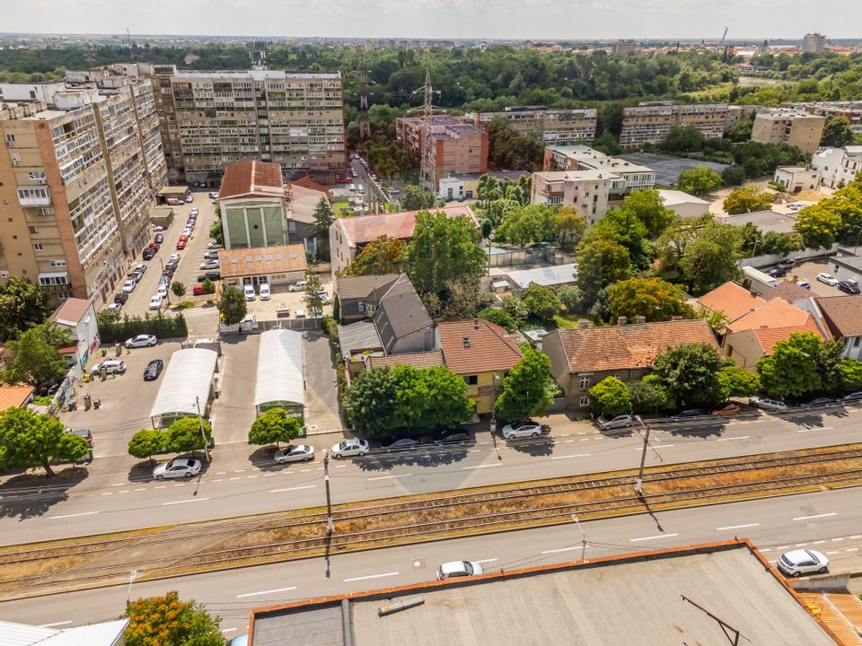 Clădire comercială multifunctională de vânzare, în zona centrală.