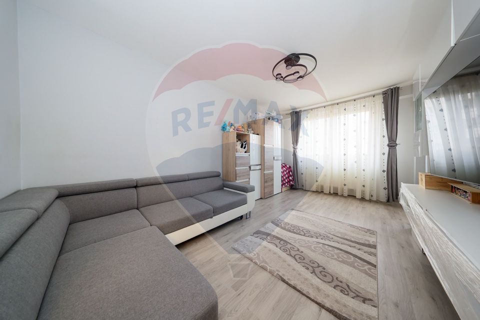 Apartament cu 3 camere de vânzare în zona Vlahuta