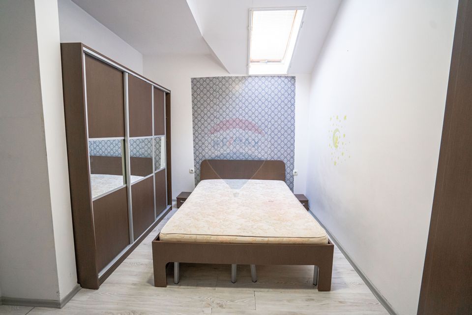 OCAZIE! Apartament cu 4 camere pe două nivele utilat şi mobilat