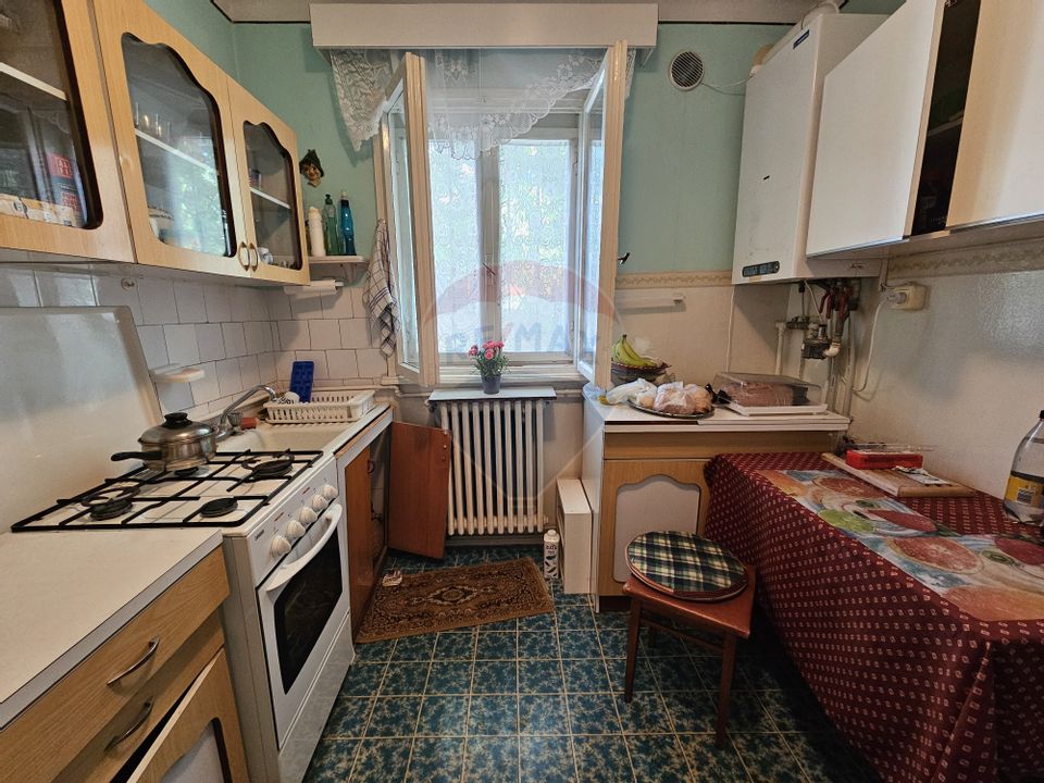 Apartament cu 3 camere de vânzare în zona Delfinariu/Constanta