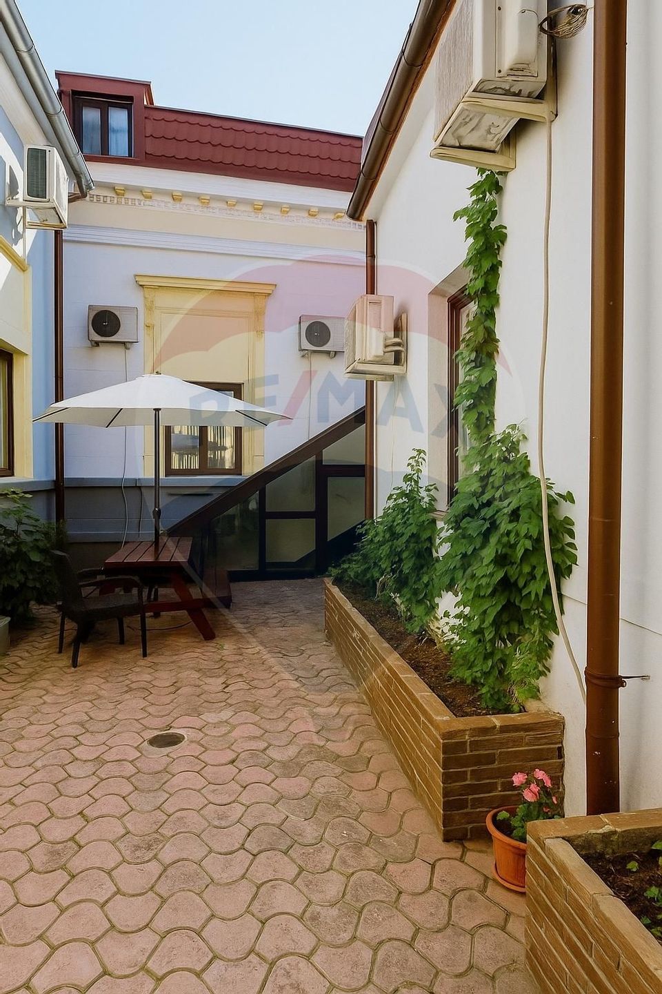 Hotel / Pensiune cu 31 camere de vânzare în zona P-ta Unirii