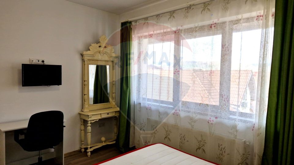 Apartament cu 3 camere de închiriat