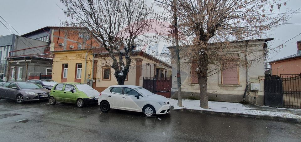 Casă / Vilă cu 3 camere de vânzare în zona Ultracentral