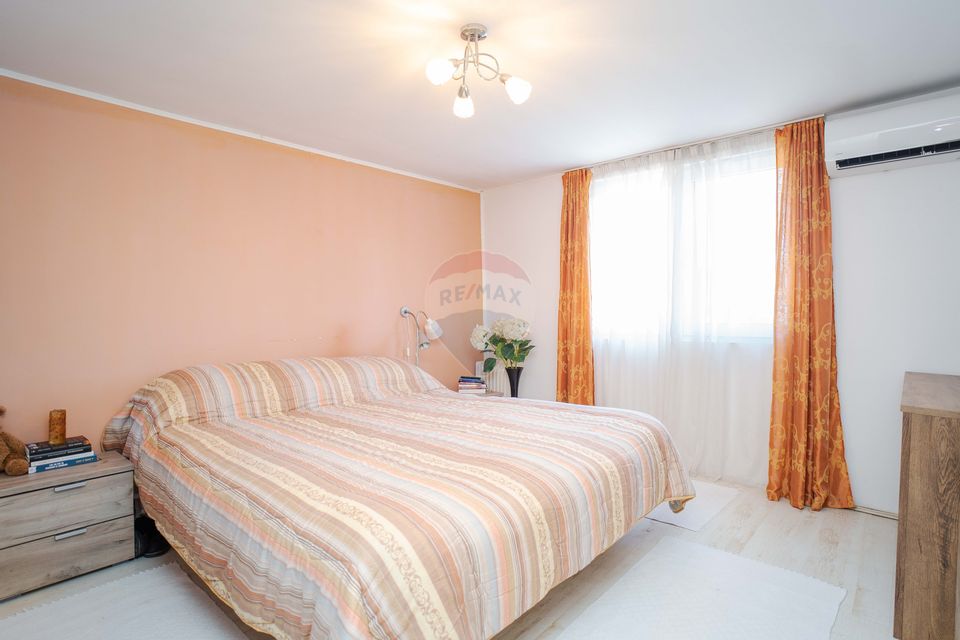 Casă / Vilă spatioasa cu teren in zona centrala Sararie