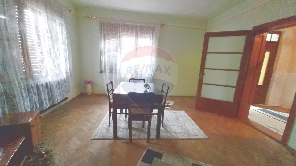 6 room House / Villa for sale, Est area