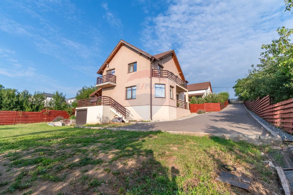 Casa de vanzare, Jucu de Sus teren 811mp, 4 Camere, 2 Bai, Priveliște