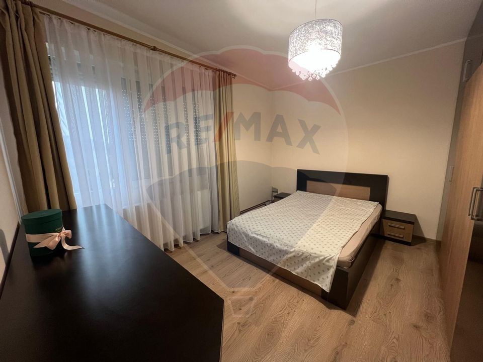 De Închiriat  Apartament 2 camere+ Garaj  zona Centralā