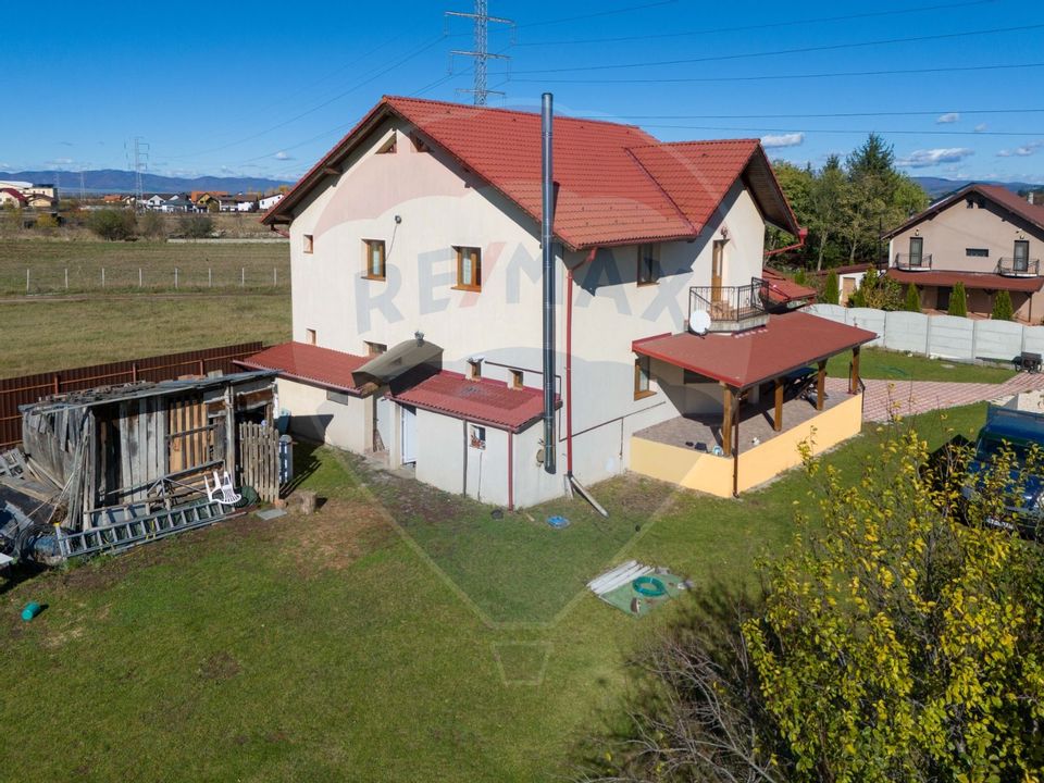 Casă 4 camere, mobilata si utilata, 2 389 m². teren, Sanpetru!