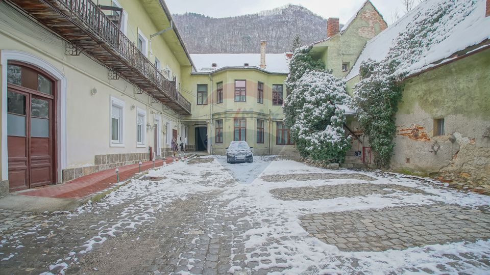 REZERVAT! Apartament spațios, cu loc de parcare, Centrul Istoric